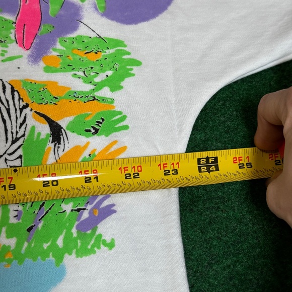 Vintage 90s African Safari Leopard Cabin Creek Large Short Sleeve Sweatshirt - Picture 6 of 9